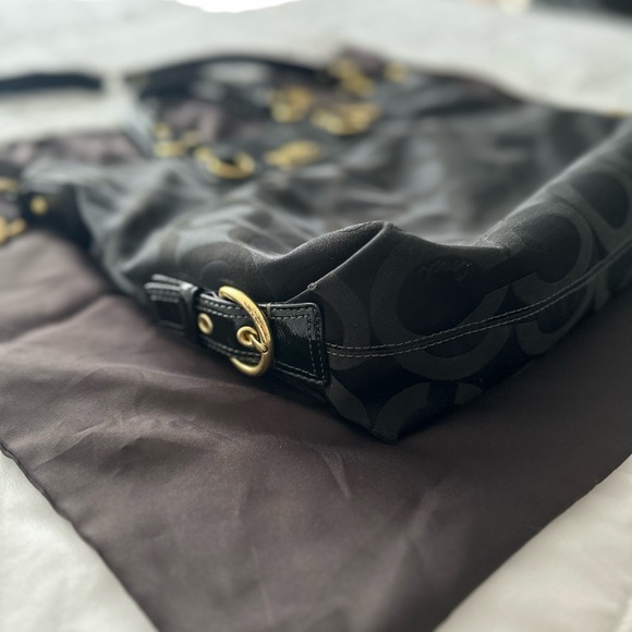 Coach Black Shoulder Bag with Textured Design - Picture 6 of 13